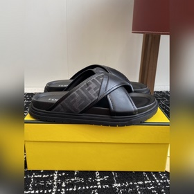 Услуги покупке товаров  Fendi Diagonal серия FF с узором виде пе