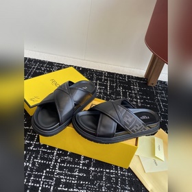 Услуги покупке товаров  Fendi Diagonal серия FF с узором виде пе