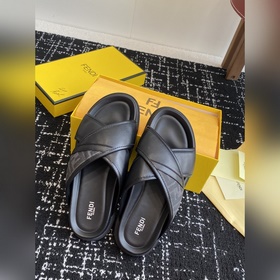 Услуги покупке товаров  Fendi Diagonal серия FF с узором виде пе