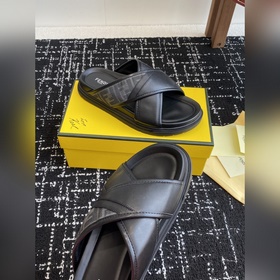 Услуги покупке товаров  Fendi Diagonal серия FF с узором виде пе