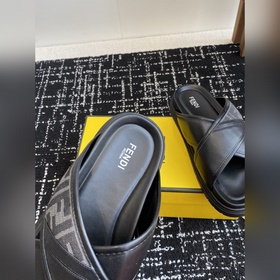 Услуги покупке товаров  Fendi Diagonal серия FF с узором виде пе