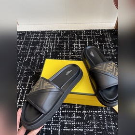 Услуги покупке товаров  Fendi Diagonal серия FF с узором виде пе