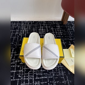 Услуги покупке товаров  Fendi Diagonal серия FF с узором виде пе