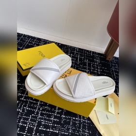 Услуги покупке товаров  Fendi Diagonal серия FF с узором виде пе
