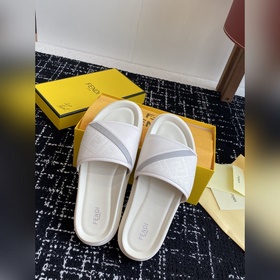 Услуги покупке товаров  Fendi Diagonal серия FF с узором виде пе
