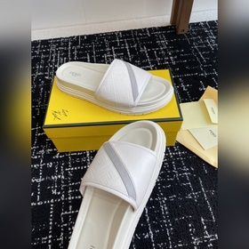 Услуги покупке товаров  Fendi Diagonal серия FF с узором виде пе