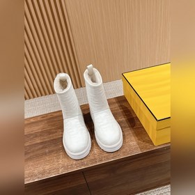 Новые зимние и осенние шерстяные сапоги Fendi из кожи меха. Очень