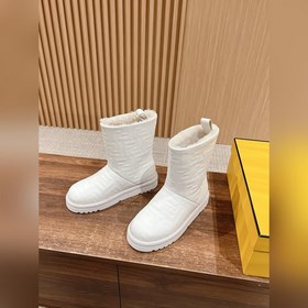 Новые зимние и осенние шерстяные сапоги Fendi из кожи меха. Очень