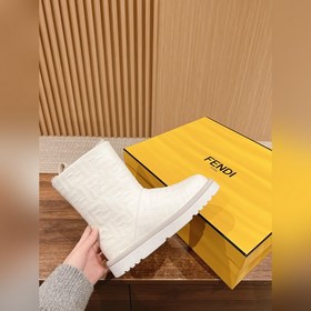 Новые зимние и осенние шерстяные сапоги Fendi из кожи меха. Очень