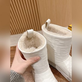 Новые зимние и осенние шерстяные сапоги Fendi из кожи меха. Очень
