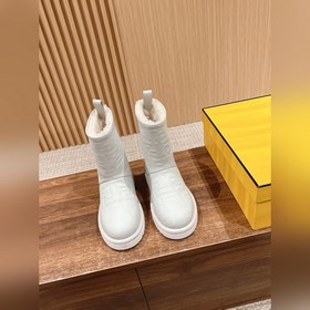 Новые зимние и осенние шерстяные сапоги Fendi из кожи меха. Очень