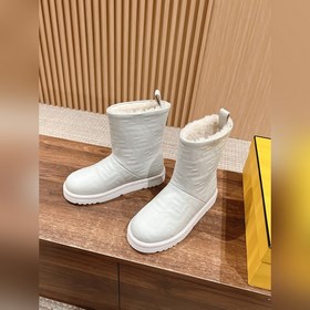 Новые зимние и осенние шерстяные сапоги Fendi из кожи меха. Очень