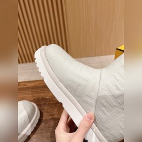 Новые зимние и осенние шерстяные сапоги Fendi из кожи меха. Очень