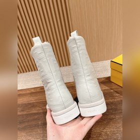 Новые зимние и осенние шерстяные сапоги Fendi из кожи меха. Очень