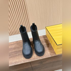 Новые зимние и осенние шерстяные сапоги Fendi из кожи меха. Очень