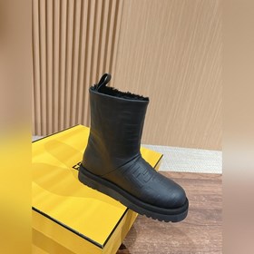 Новые зимние и осенние шерстяные сапоги Fendi из кожи меха. Очень