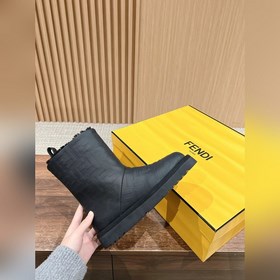 Новые зимние и осенние шерстяные сапоги Fendi из кожи меха. Очень