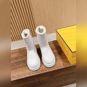 Новые зимние и осенние шерстяные сапоги Fendi из кожи меха. Очень