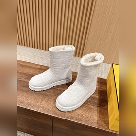 Новые зимние и осенние шерстяные сапоги Fendi из кожи меха. Очень