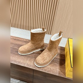 Новые зимние и осенние шерстяные сапоги Fendi из кожи меха. Очень