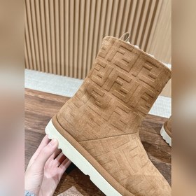 Новые зимние и осенние шерстяные сапоги Fendi из кожи меха. Очень