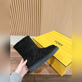 Новые зимние и осенние шерстяные сапоги Fendi из кожи меха. Очень