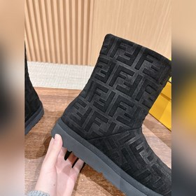 Новые зимние и осенние шерстяные сапоги Fendi из кожи меха. Очень