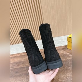 Новые зимние и осенние шерстяные сапоги Fendi из кожи меха. Очень
