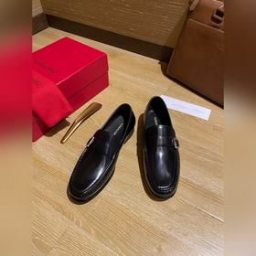 Элегантные мужские туфли Ferragamo. Эта модель туфель для мужчин