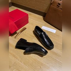 Элегантные мужские туфли Ferragamo. Эта модель туфель для мужчин 