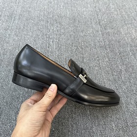 Мужские кожаные туфли FERRAGAMO! Мокасины с застежкой Gancini Эти
