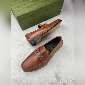Мужские лоферы Gucci в новом исполнении с мотивом пряжки лоферами