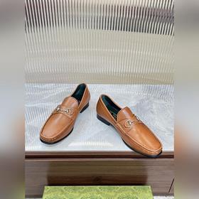 Мужские лоферы Gucci в новом исполнении с мотивом пряжки лоферами