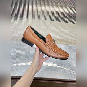 Мужские лоферы Gucci в новом исполнении с мотивом пряжки лоферами