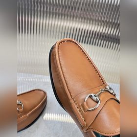 Мужские лоферы Gucci в новом исполнении с мотивом пряжки лоферами