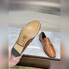 Мужские лоферы Gucci в новом исполнении с мотивом пряжки лоферами