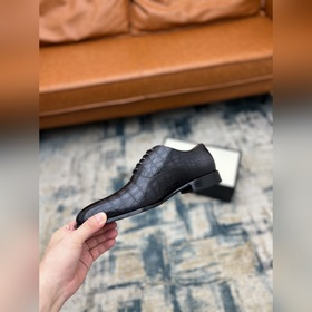 Gucci Размер： 38-45  Новинка от официального сайта Gucci. Мужск
