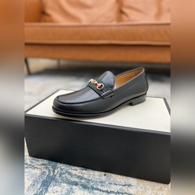 Gucci Размер： 38-45  Новинка на официальном сайте Gucci — мужск