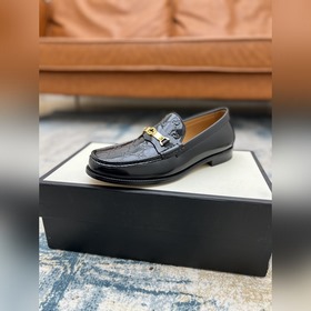 Gucci Размер： 38-45  Новинка на официальном сайте Gucci — мужск