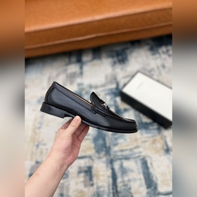 Gucci Размер： 38-45  Новинка на официальном сайте Gucci — мужск