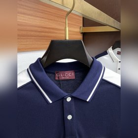 Новая модель мужской рубашки-поло с воротником от Gucci 2025 с ко