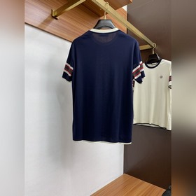 Новая модель мужской трикотажной футболки с круглым вырезом и кор