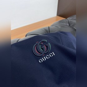 Gucci 25-летняя модель с круглым вырезом и короткими рукавами, по