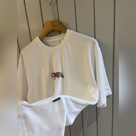 Новая модель 2025 года от Gucci. Футболка силиконовым принтом вид