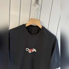 Новая модель 2025 года от Gucci. Футболка силиконовым принтом вид