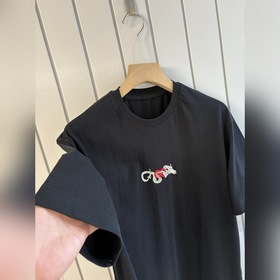 Новая модель 2025 года от Gucci. Футболка силиконовым принтом вид