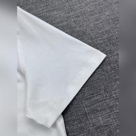 Новая модель мужской футболки с круглым вырезом и короткими рукав
