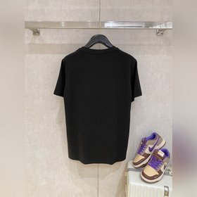 Gucci  Рекомендуем к вниманию! Новая коллекция летней одежды 202