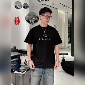 Gucci. Новая весенняя коллекция 2025 года： модная рубашка с кругл