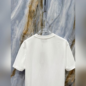 Новая модель короткорукавой футболки для мужчин и женщин от Guqi 